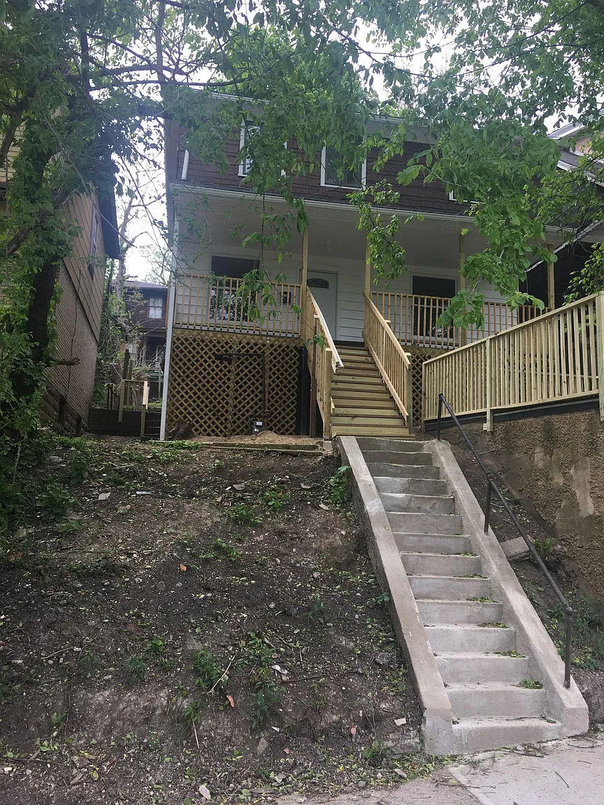 1327 Woodlawn Ave photo 1