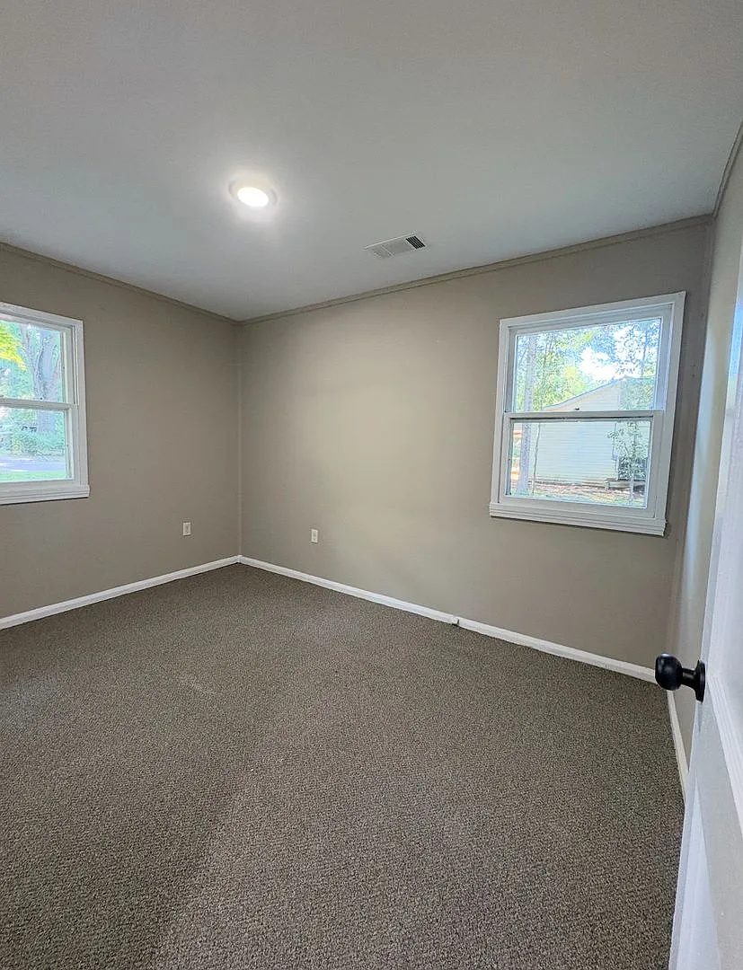 3 Bedroom 1 Bath home in Millington — Photo 3
