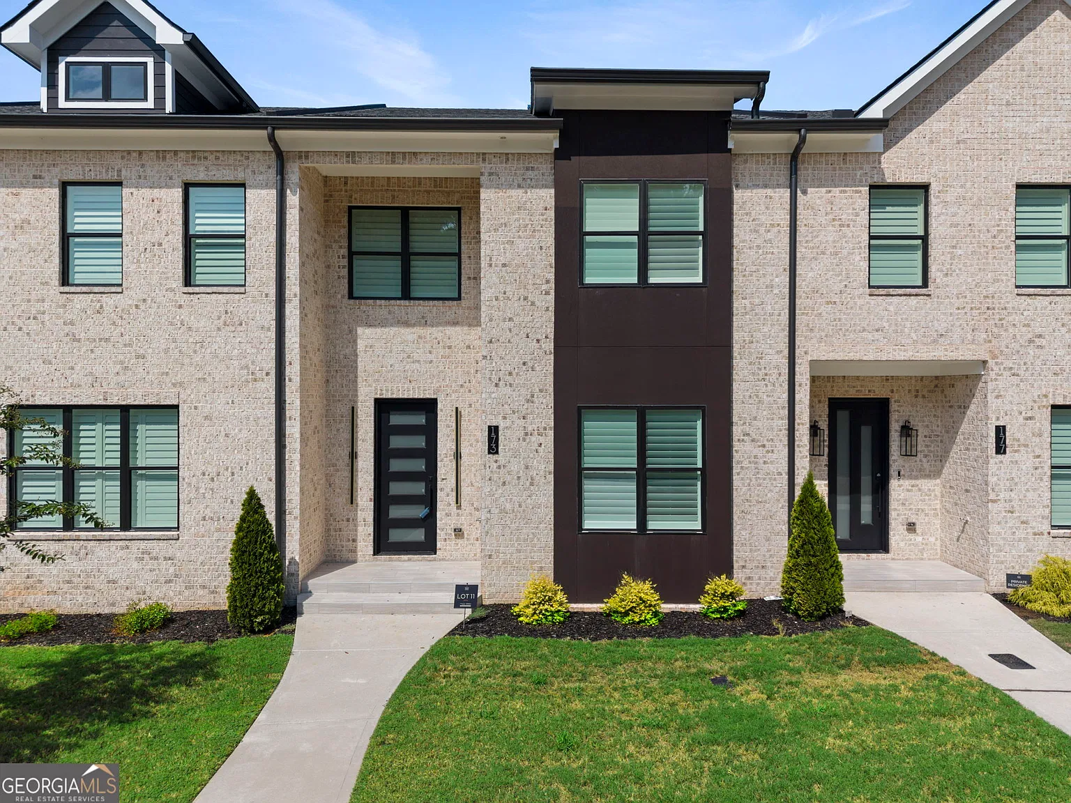 4 bed, 2.5 bath, 2315 sqft, $2,995 — Photo 2