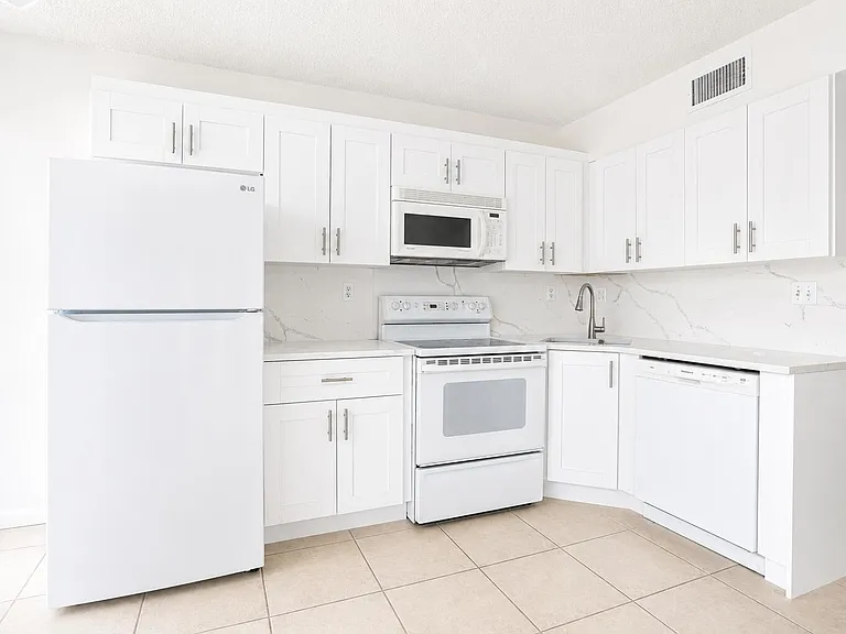 5910 Morningstar Cir #202 — Photo 4