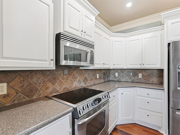5th image of 103 Beaver Creek Ln