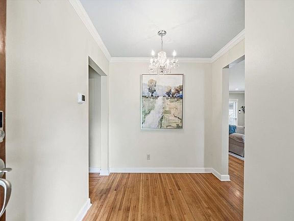 4th image of 5126 Charlotte Cir N