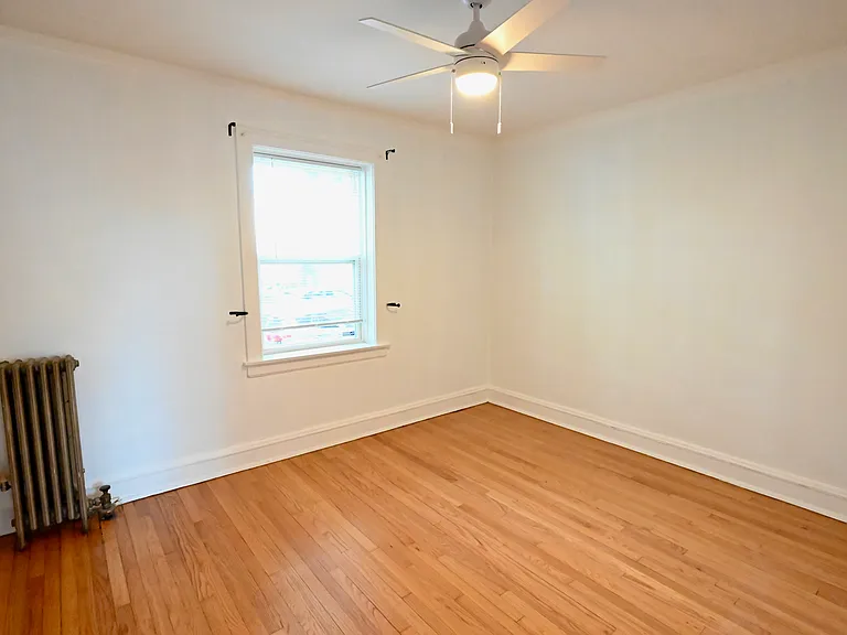 2421 W Ardmore Ave #1 — Photo 3