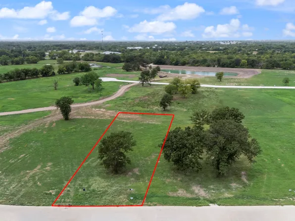 208 Caro Dr, Quinlan, TX 75474