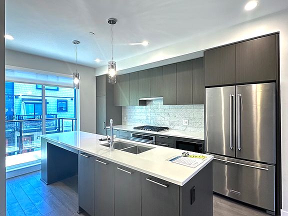 4th image of 4738 Hemlock Way