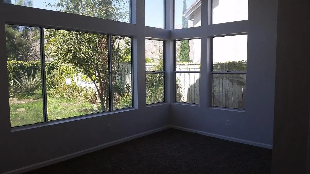 5 bed, 2051 sqft, $4,500 — Photo 3