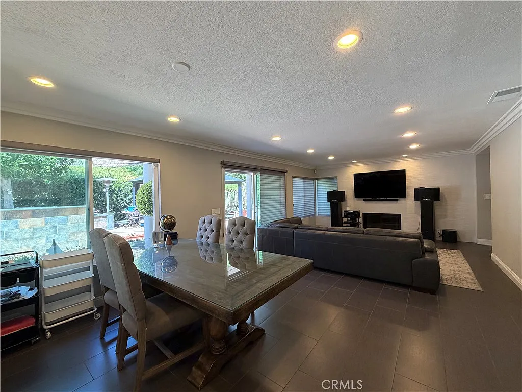5 bed, 3111 sqft, $5,800 — Photo 3