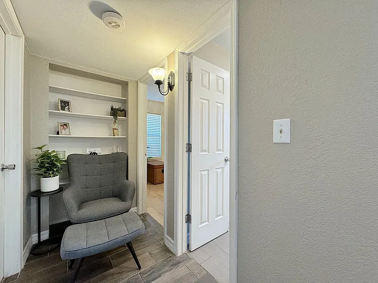6851 Amposta Dr — Photo 21