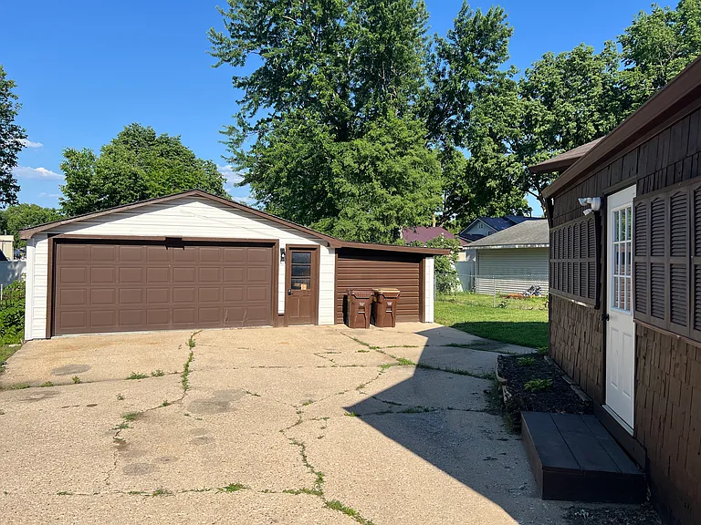 1227 Albany St — Photo 19