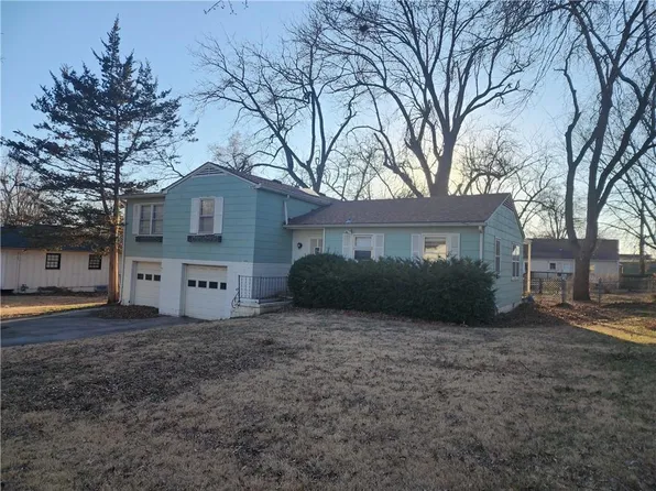 5808 Mackey St, Merriam, KS 66202