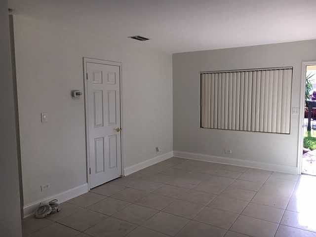1st image of 1008 SE 4th St