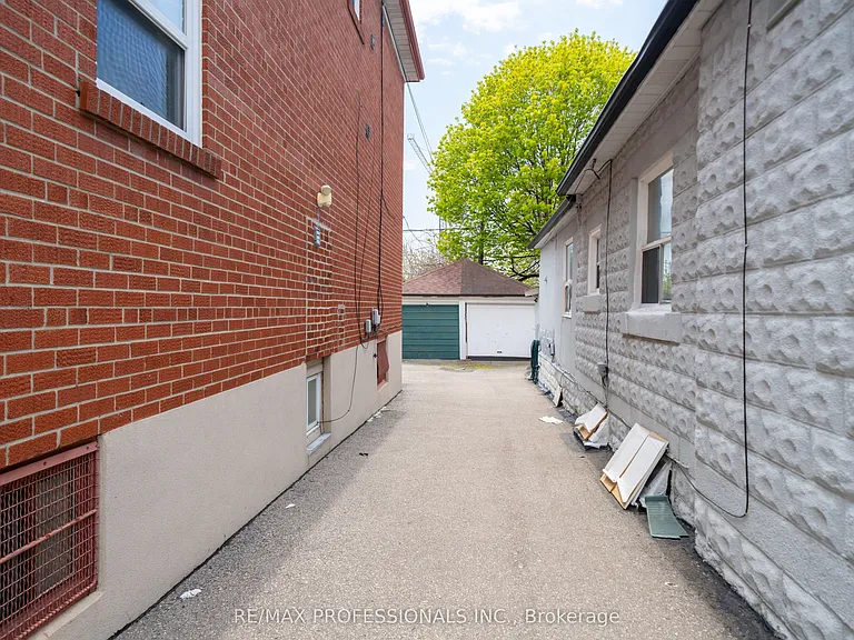 35A Bowie Ave #UPPER — Photo 21