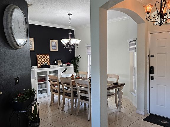 3rd image of 3572 Valleyview Dr