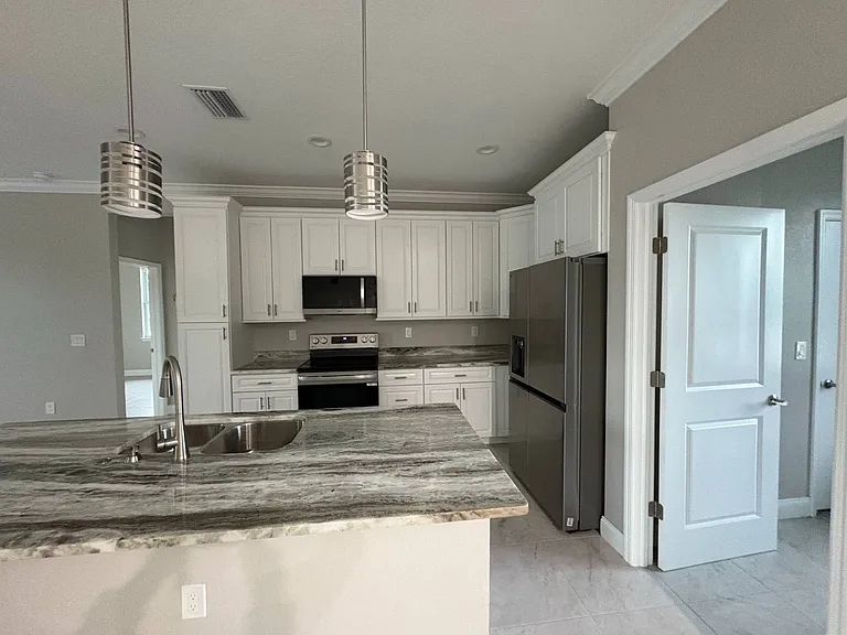 350 Altoona St — Photo 3