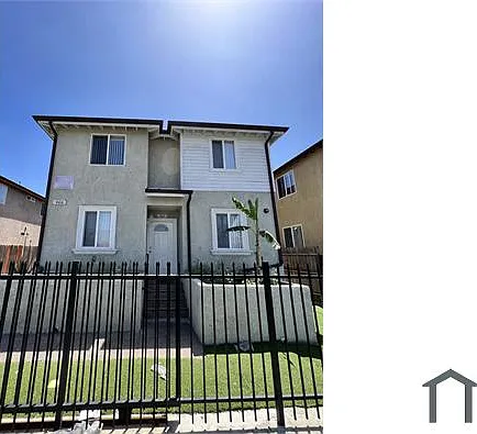 466 E 43rd Pl — Photo 15