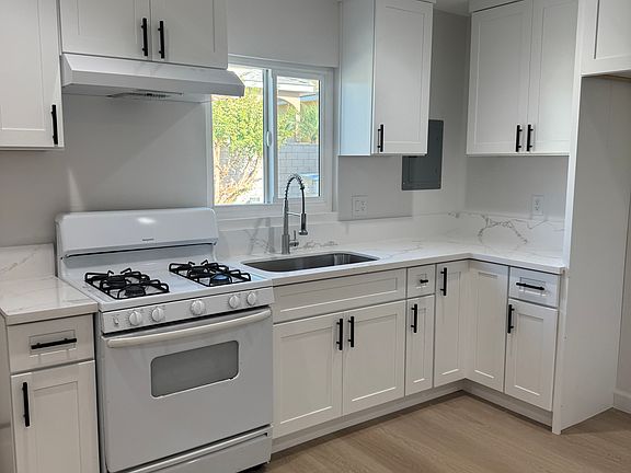4th image of 5313 Silver Dr #B