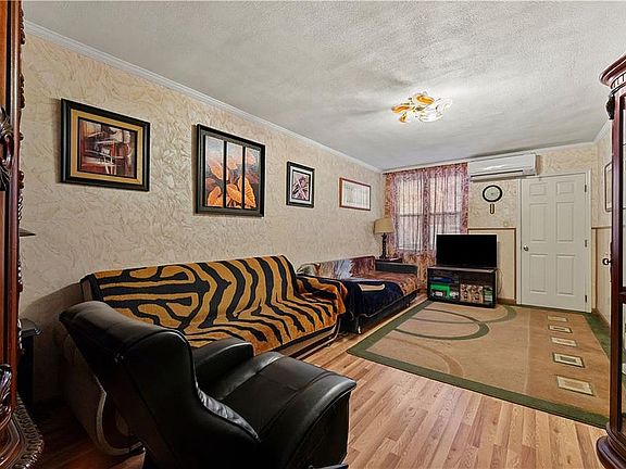 3rd image of 2464 E 28th St