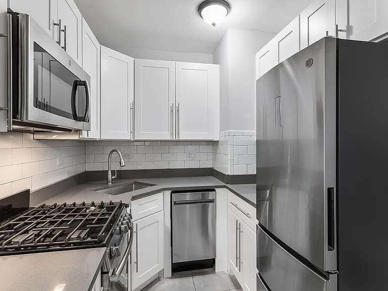 The 1521 Sherwin — Photo 3