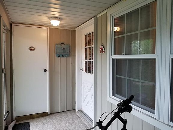2nd image of 876A Balmoral Ct #100A