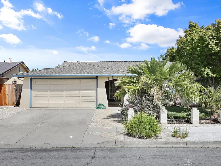 3209 Warwick Rd — Photo 3