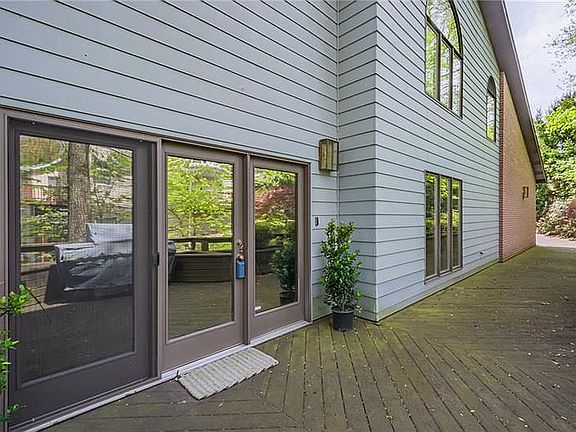 3rd image of 25 Lakeridge Dr
