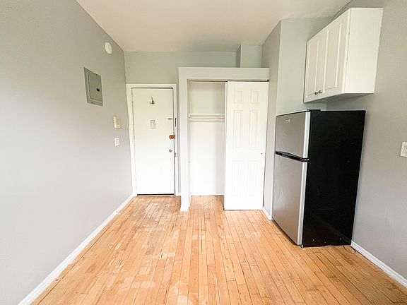 2nd image of 370 W 51st St APT 3C