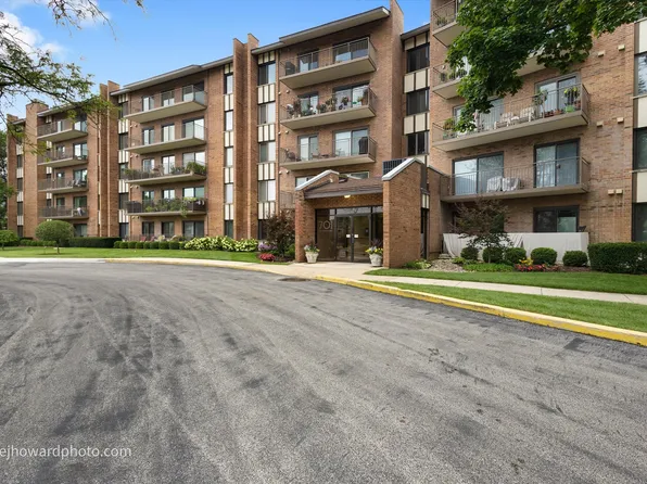 701 Lake Hinsdale Dr APT 103, Willowbrook, IL 60527