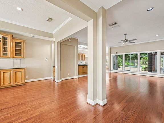 5th image of 331 Creekside Drive