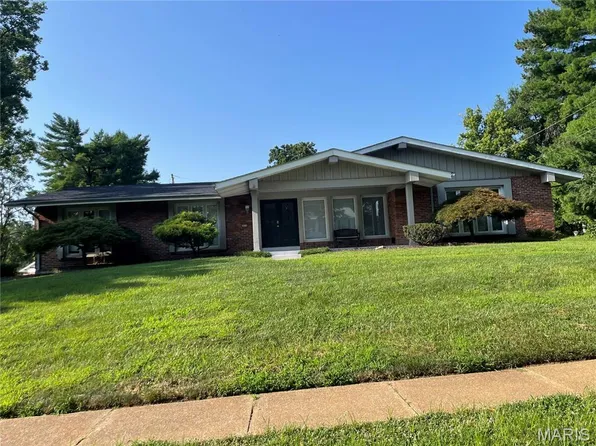 14316 Markham Ln, Chesterfield, MO 63017