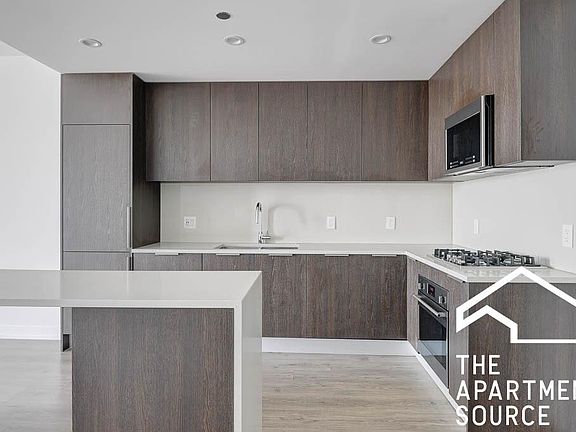2nd image of 321 W Hill St #721