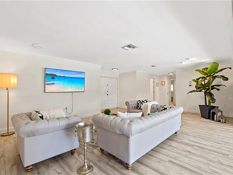 2125 Marina Dr — Photo 11
