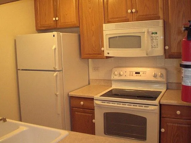210 Glengarry Dr #2 — Photo 4