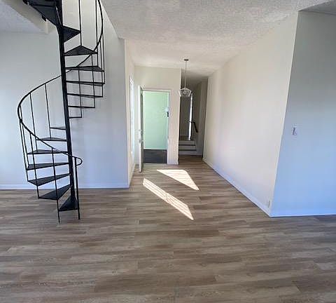 3rd image of 135 Driftwood St #B