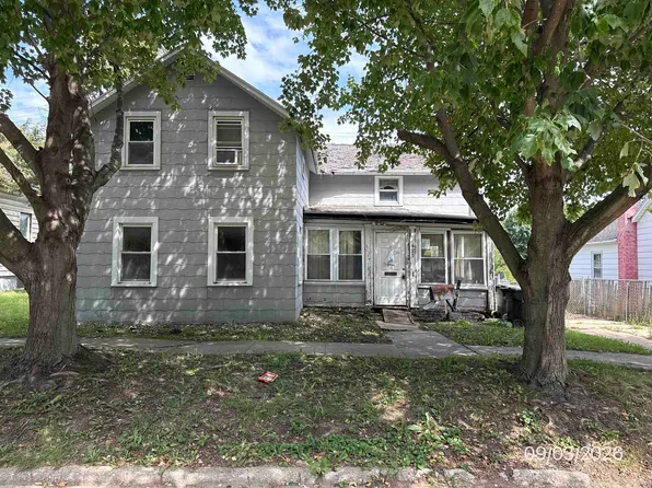 620 W Ringold St, Freeport, IL 61032