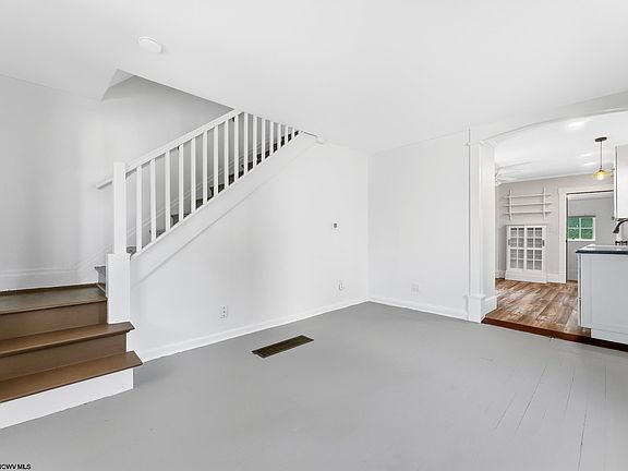 4th image of 1113 Denver Ave