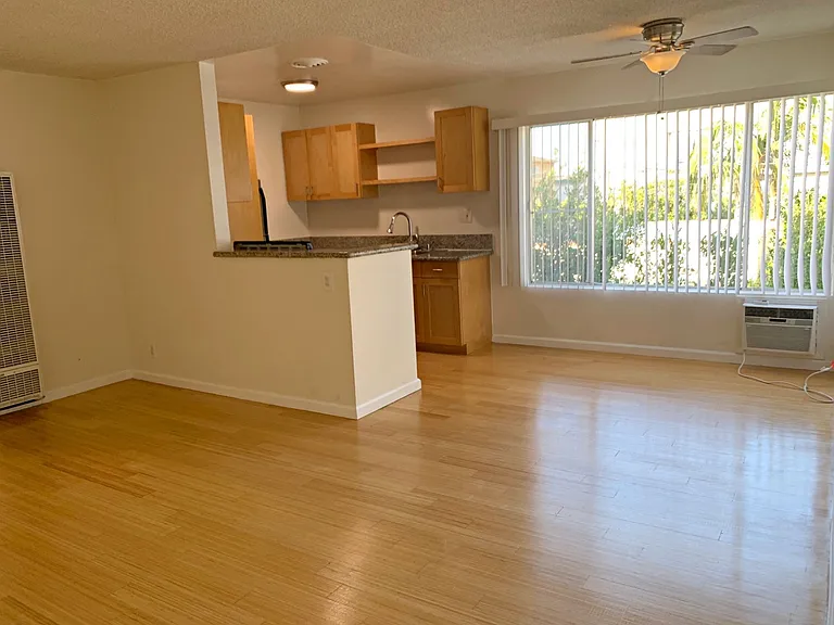 12811 Caswell Ave — Photo 8