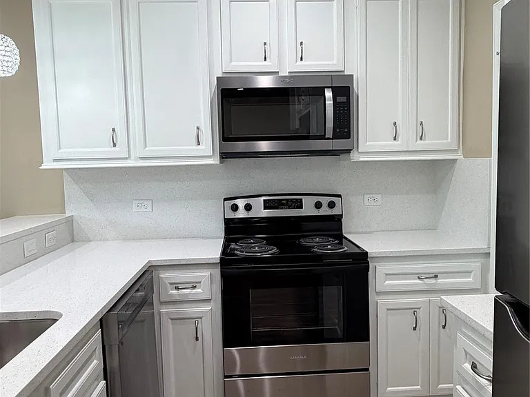 408 Mary Ave — Photo 4
