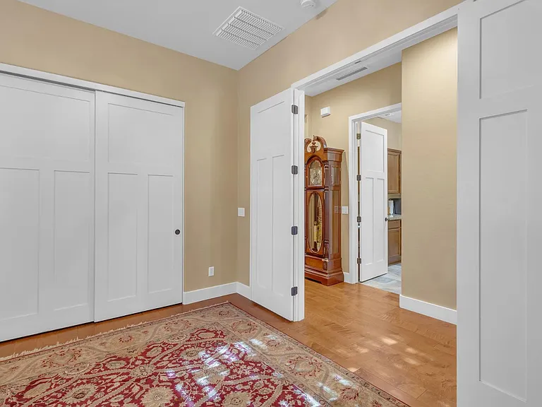 2555 S Benton — Photo 44
