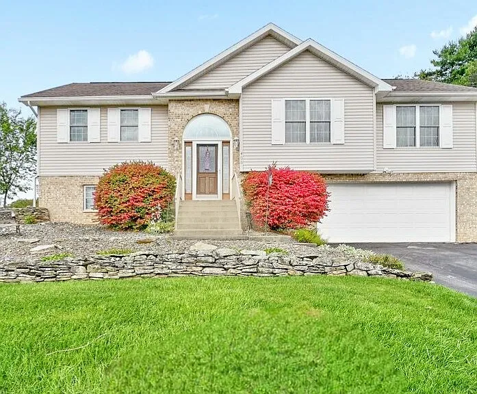 406 Roanoke Ln — Photo 1
