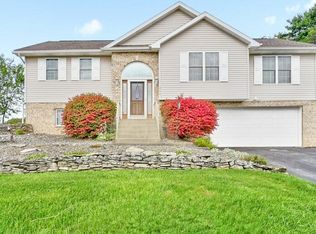 406 Roanoke Ln, Scranton, PA 18504