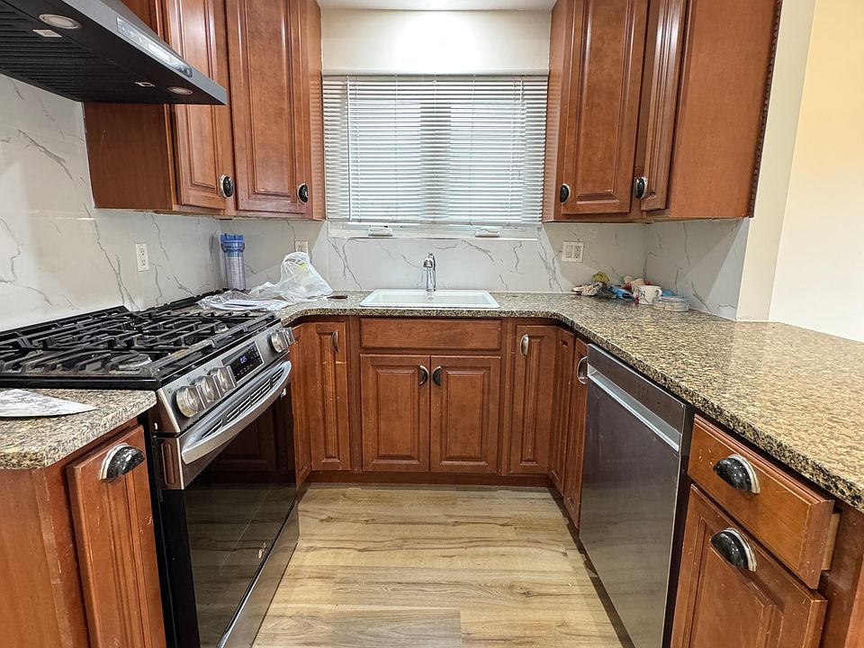 1st image of 880 Sinclair Ave #1A