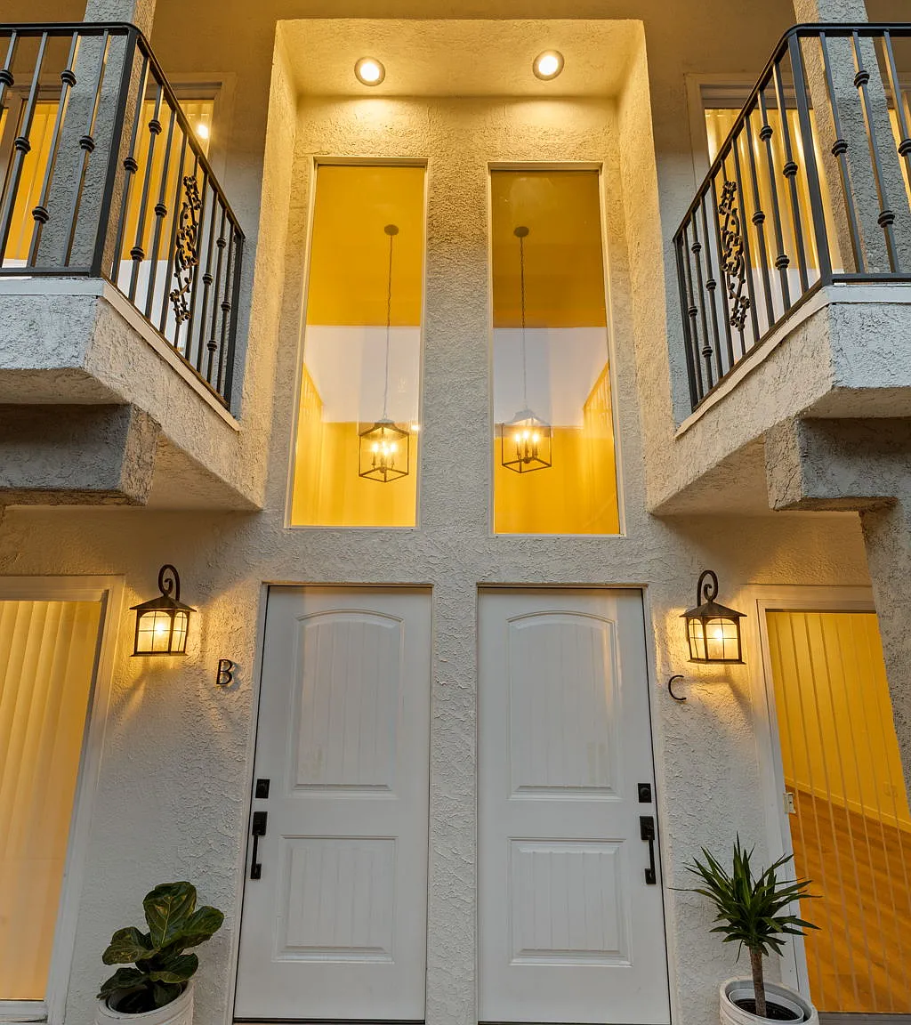 2 bed, 1.5 bath, 1000 sqft, $3,200 — Photo 3