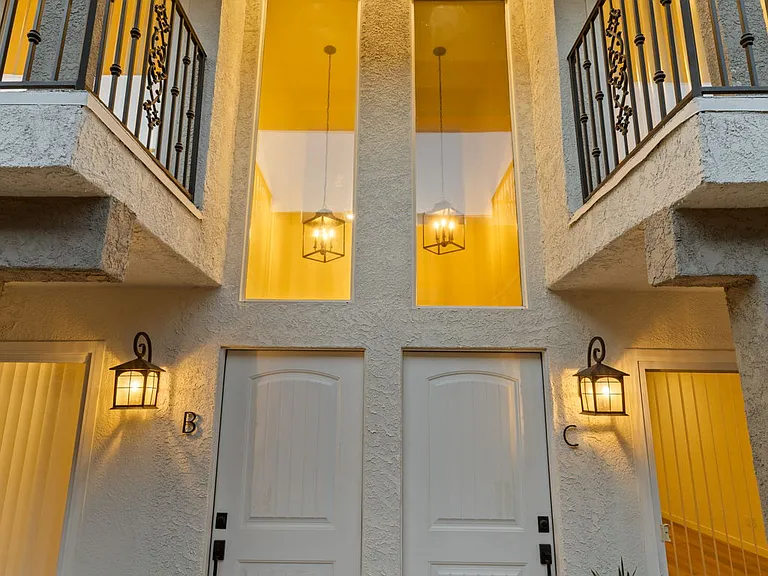 621 E Cedar Ave #A — Photo 3