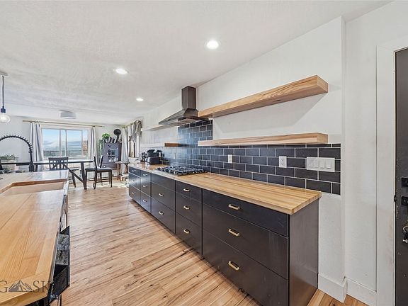 3rd image of 8685 Churchill Rd