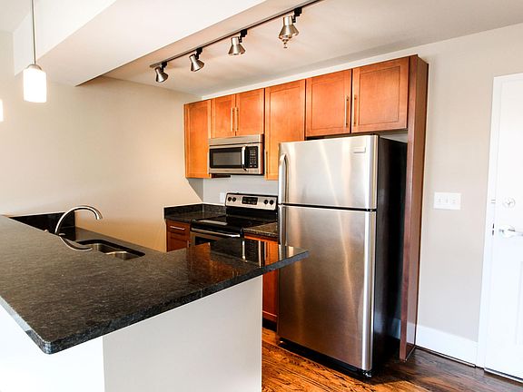 3rd image of 611 S Jefferson St #603