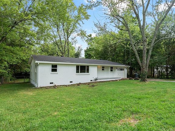 3rd image of 2135 W Lawson St