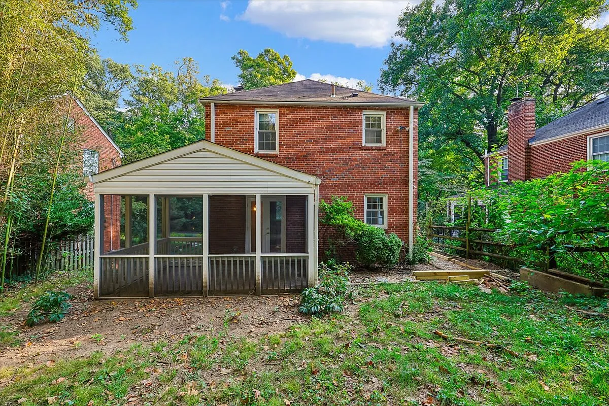 3 bed, 1.5 bath, 1144 sqft, $3,500 — Photo 2