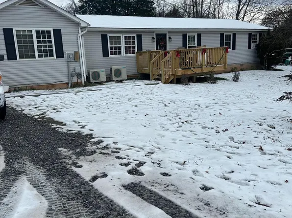 796 Hidden Hollow Dr, Kearneysville, WV 25430