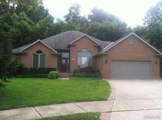 38850 Ryan Ct, Harrison Township, MI