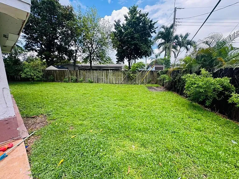 6400 NW 30th St — Photo 11